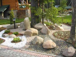 Оформление сада природным камнем